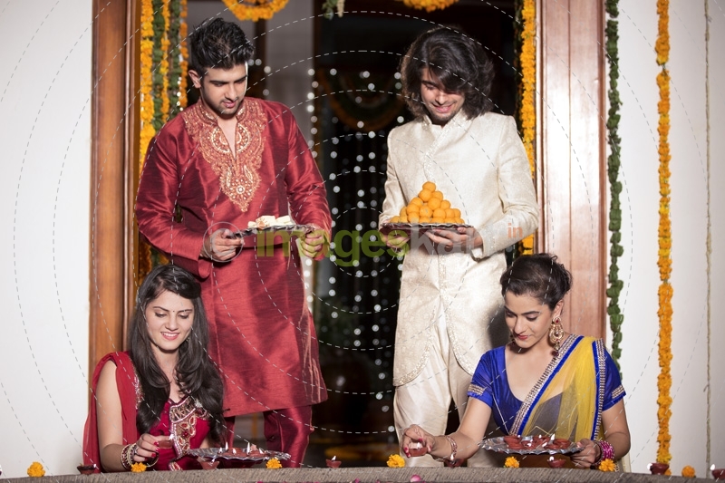 couples decorating home on diwali 