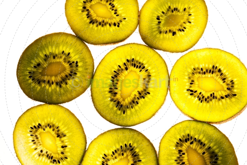 slices of kiwi 