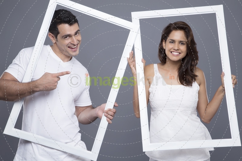 couple looking through the frame 