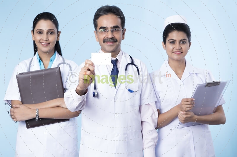 doctor standing with white card 