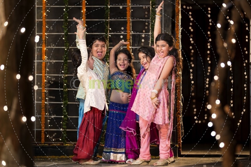 kids celebrating diwali 