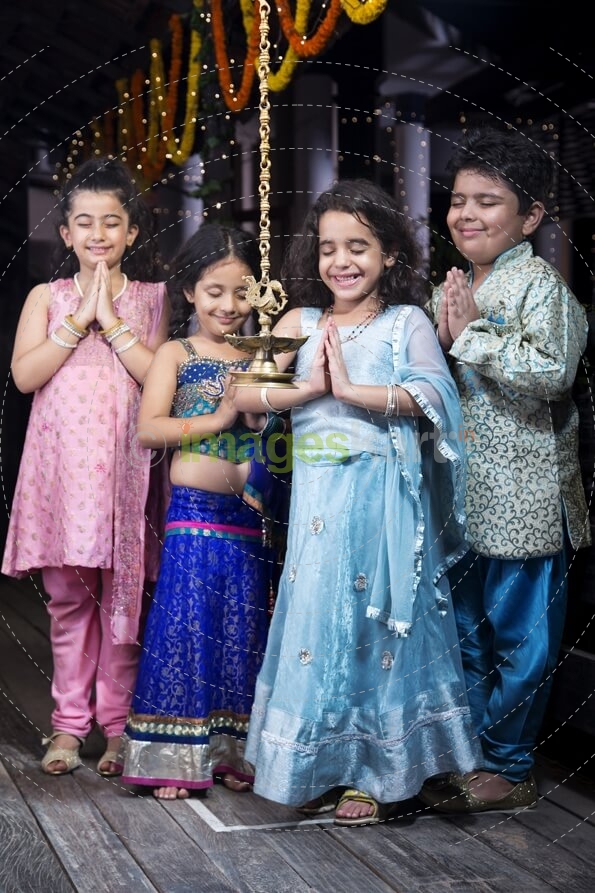 kids worshiping on diwali  