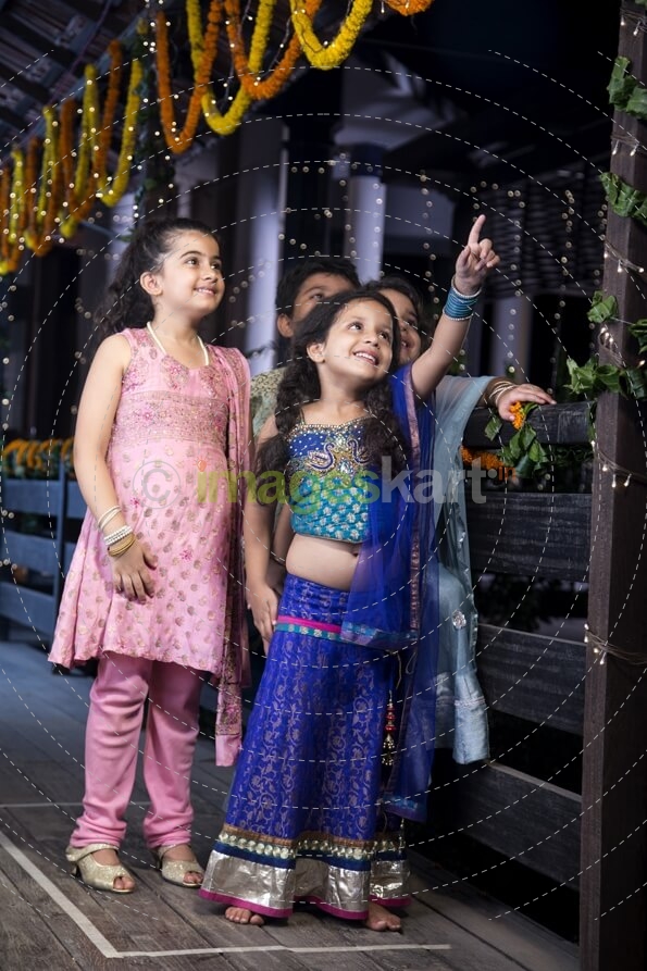 kids celebrating diwali 