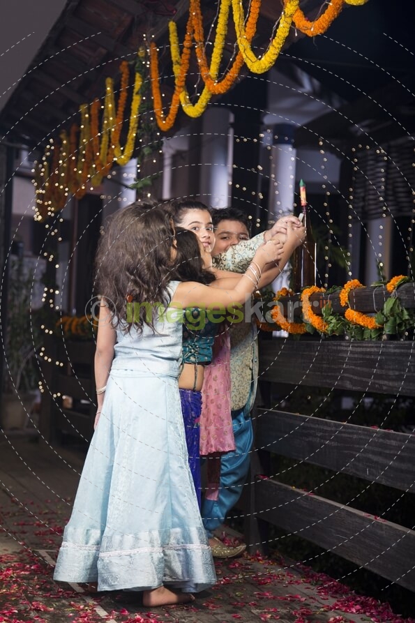 kids burning crackers on diwali 
