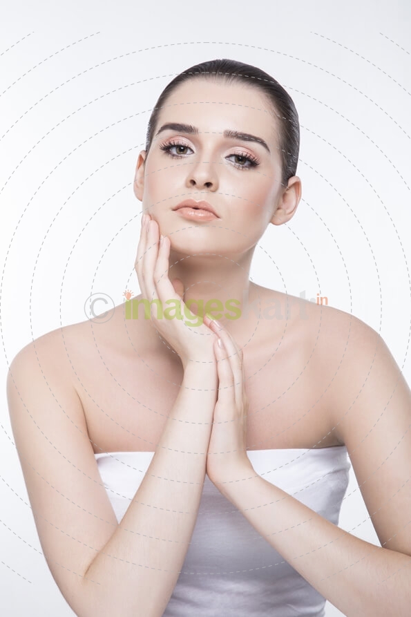 girl with smooth skin posing while looking at the camera