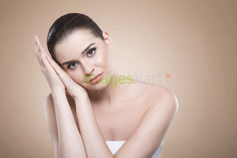 girl with perfect skin looking at the camera while posing