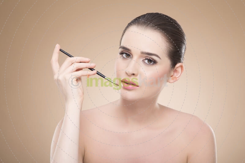 girl applying make up with brush