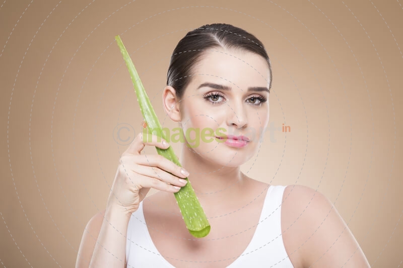 girl posing with aloe vera 
