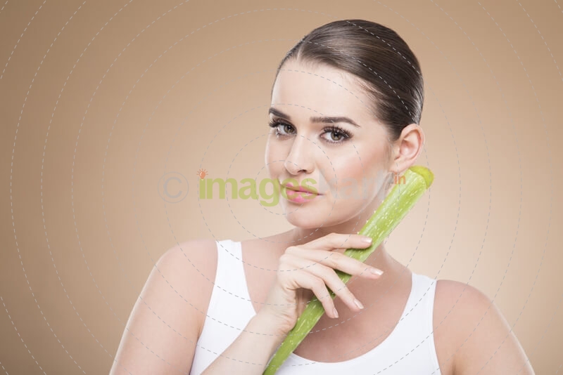 girl posing with aloe vera 
