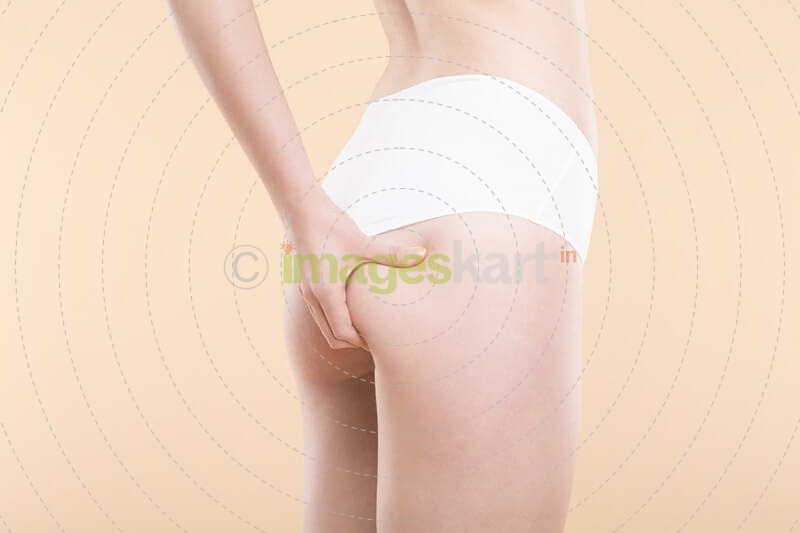 girl checking cellulite on her butt