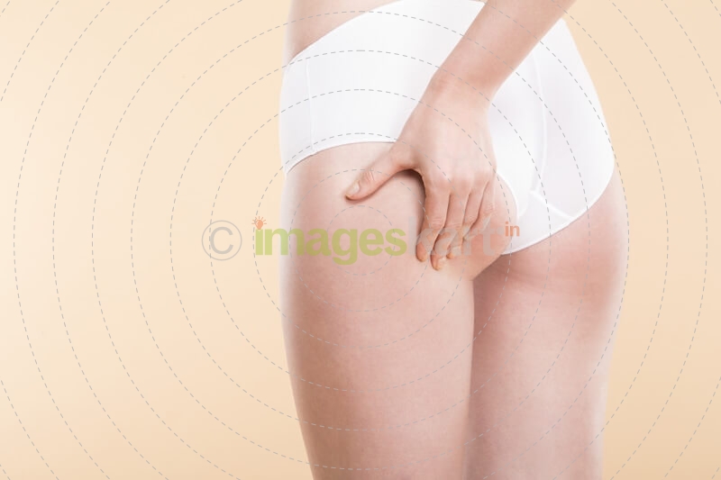 girl checking cellulite on her butt