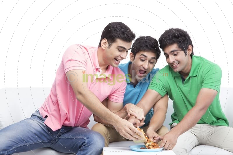 friends fighting over pizza