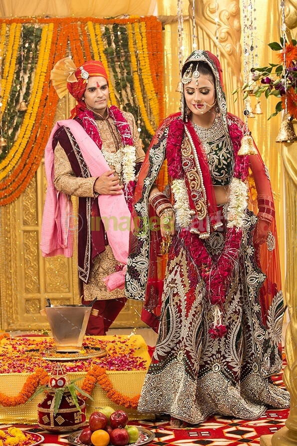 indian bride and groom taking pheras