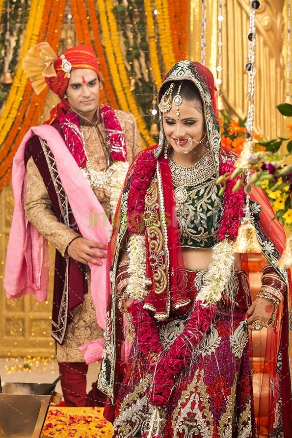 indian bride and groom taking pheras