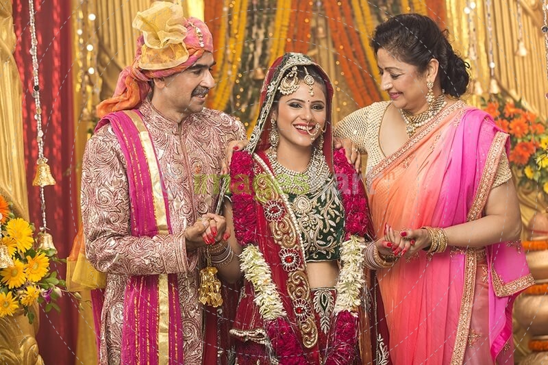 bride with her parents 