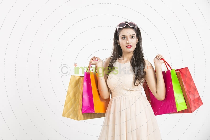 beautiful woman posing with shopping bags 
