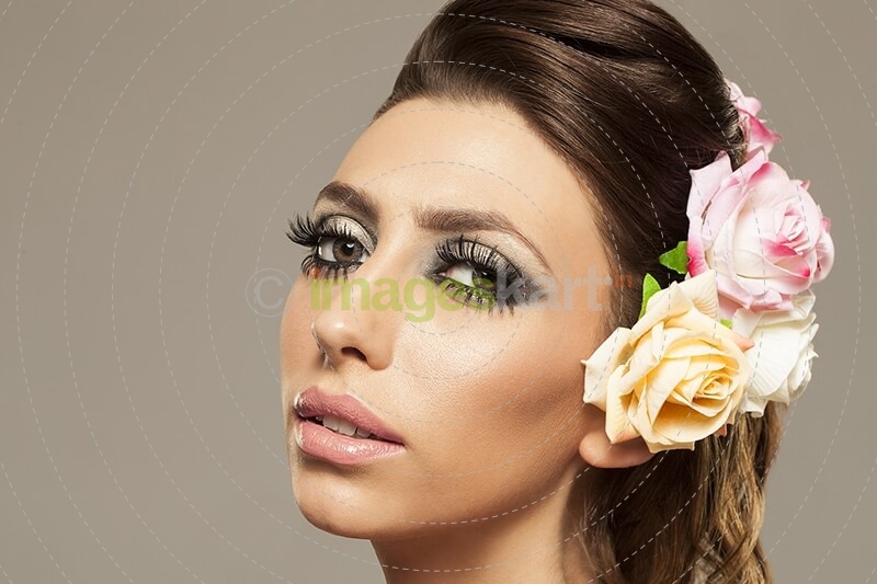 beautiful woman posing with roses in hair