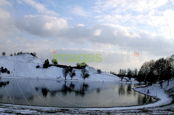 snowfall in hill station 