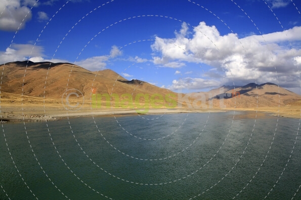 beautiful river aside ladakh mountains 