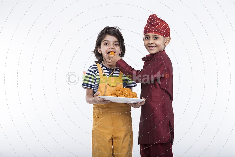 kids with sweets 