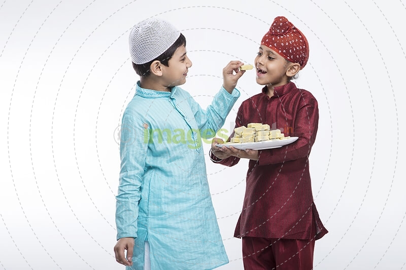 kids with sweets 