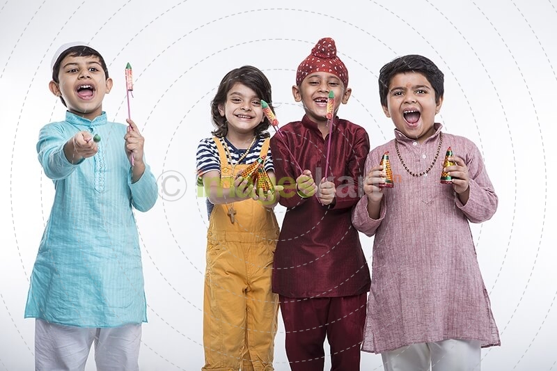 kids with crackers 