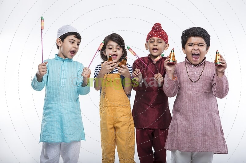 kids with crackers 