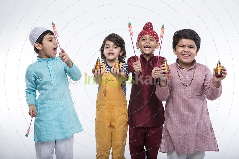 kids with crackers 