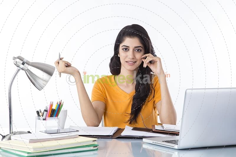 woman sitting and working on laptop 