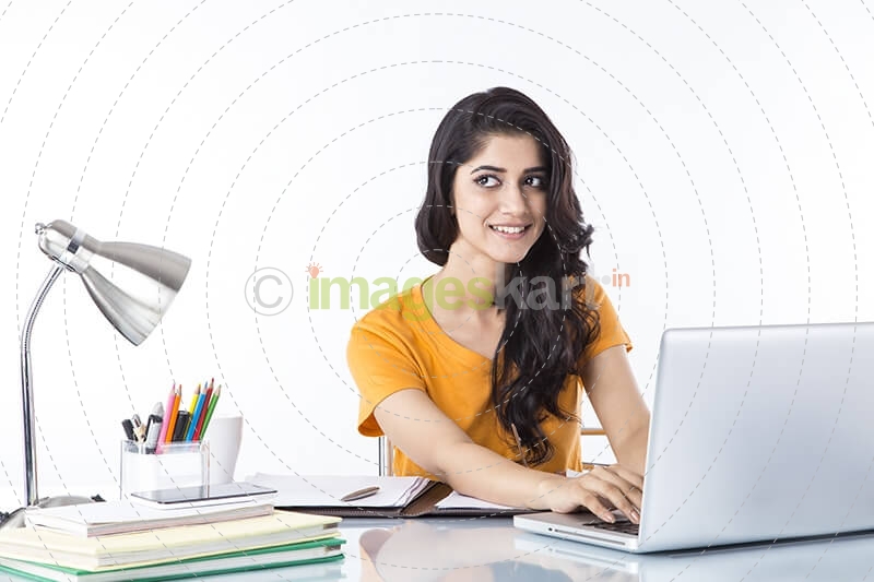 woman sitting and working on laptop 