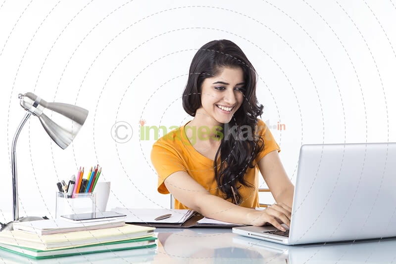 woman sitting and working on laptop 