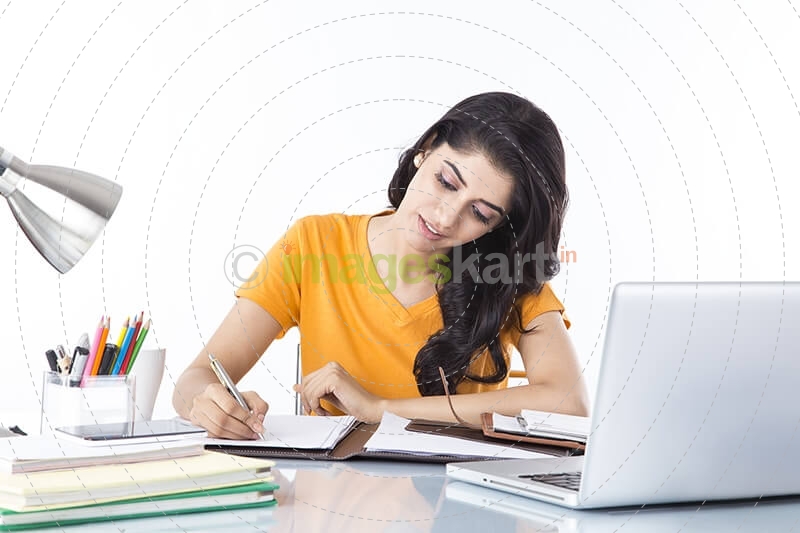 woman sitting and working on laptop 