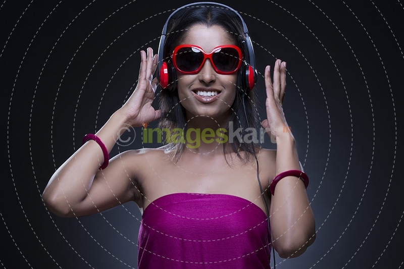 young girl posing red head phone and sunglasses