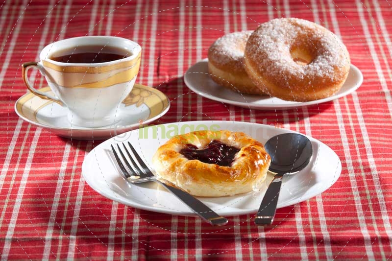 donuts with fresh vatrshuka and hot tea