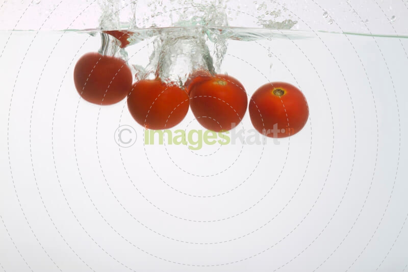 tomatoes splashed in water