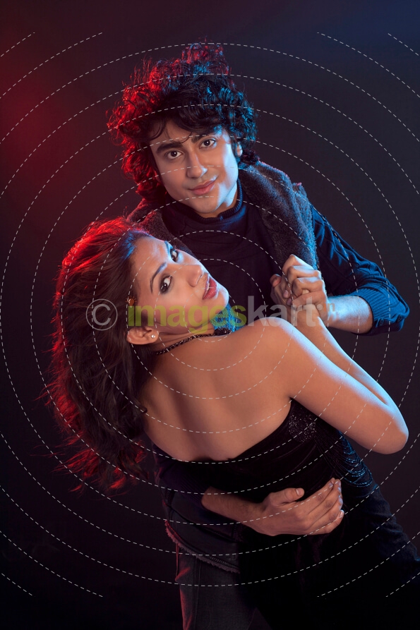couple in arms