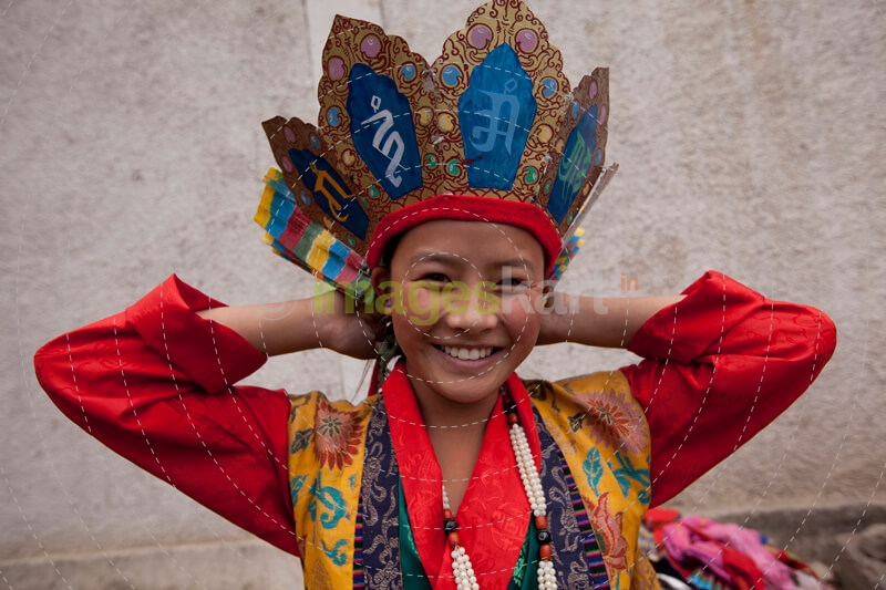 ladakhi girl folk dancing 