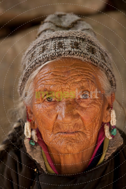 an old ladakhi woman