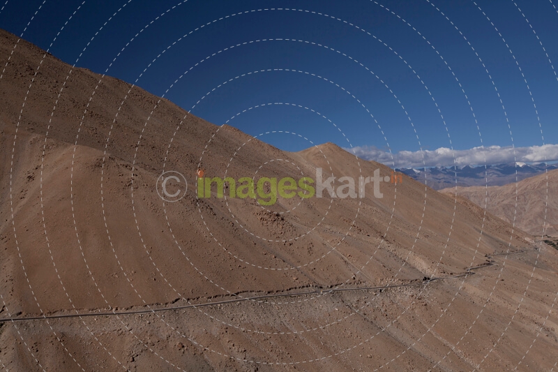 beautiful mountain range picture in leh,ladakh 