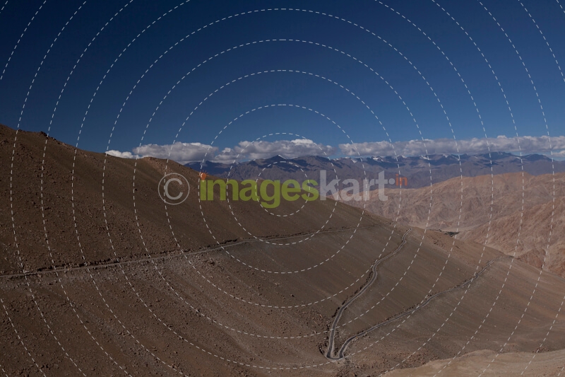 traveling through leh ladakh
