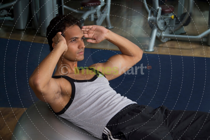 boy doing crunches for abdominal