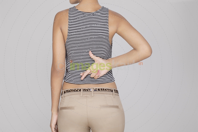 girl showing finger crossed behind her back