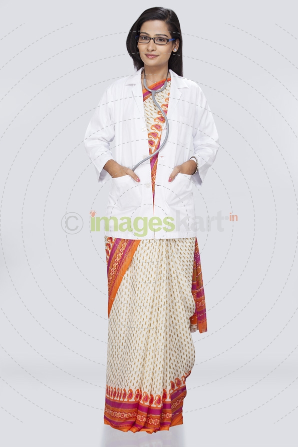 doctor with labcoat and stethoscpe