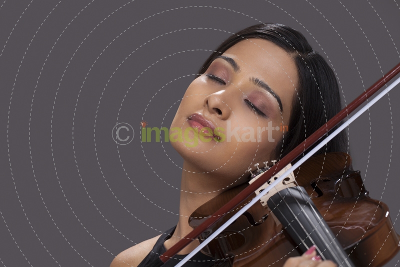 young girl playing violin