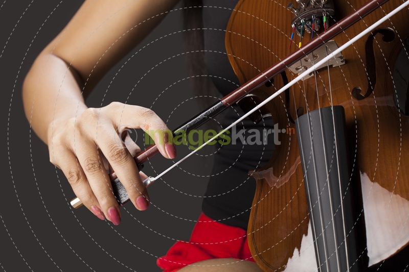 girl playing violin