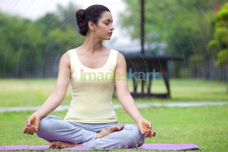 girl doing padmasana 