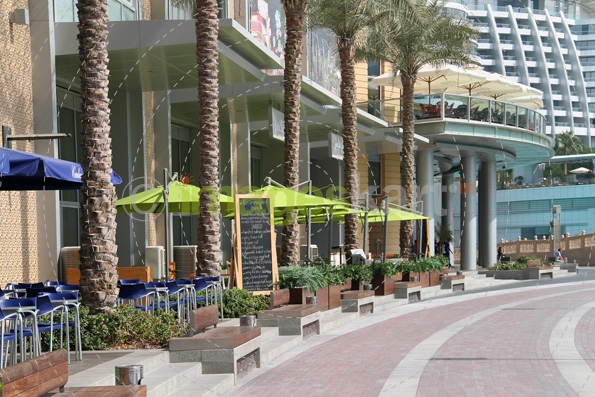 view of a cafe side by shopping mall 