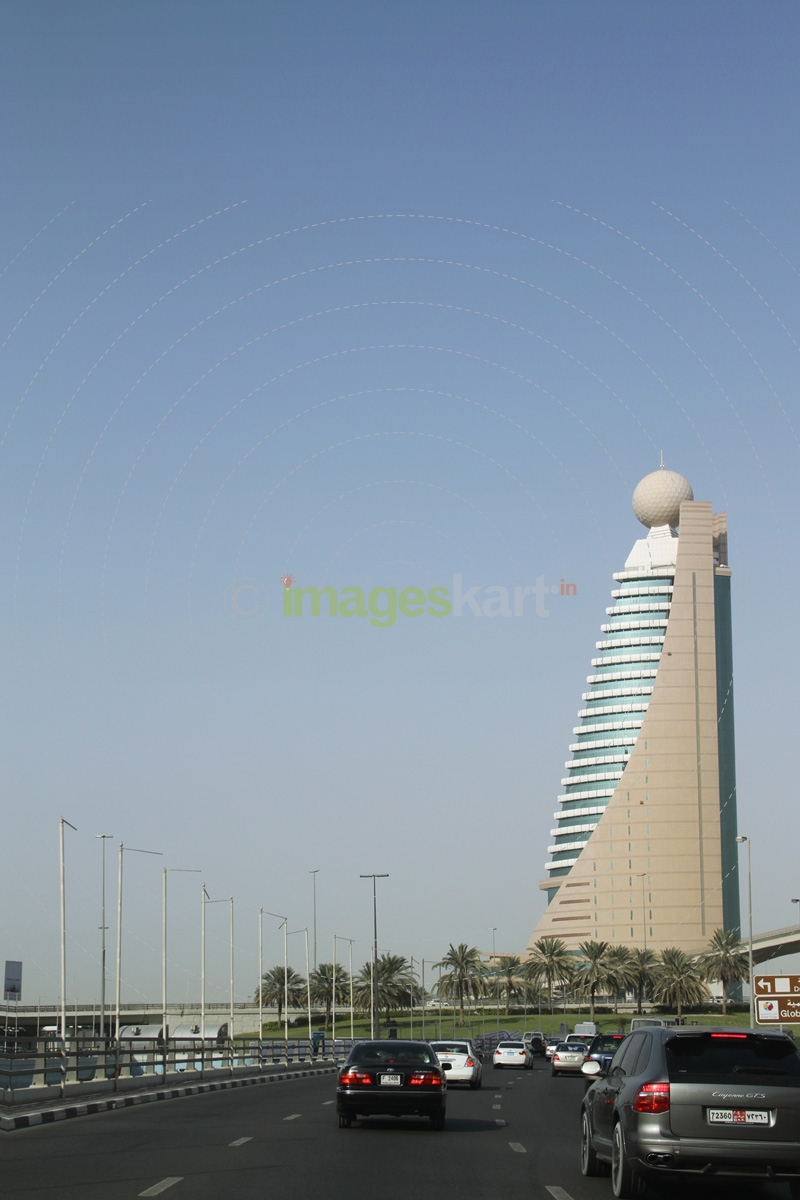 broad road in dubai with many cars