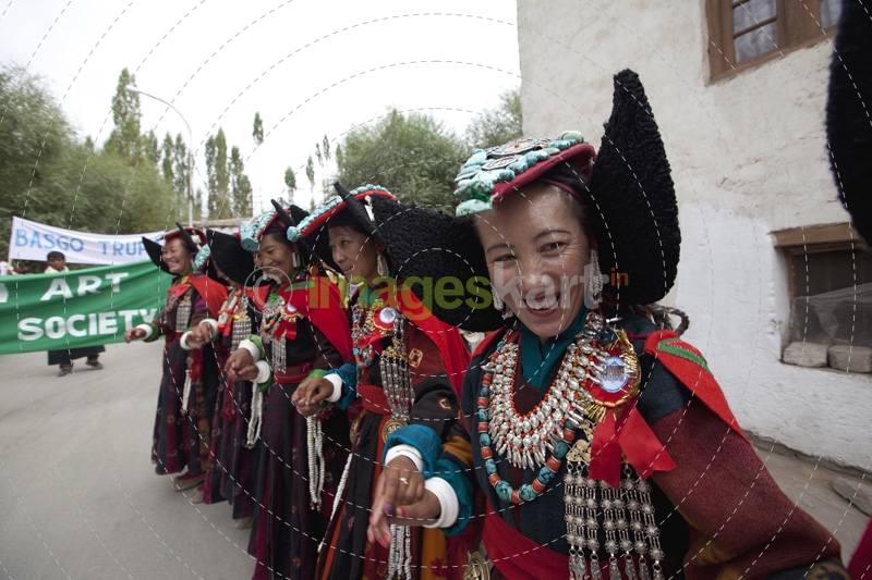 traditional tibetan women performing folk dance