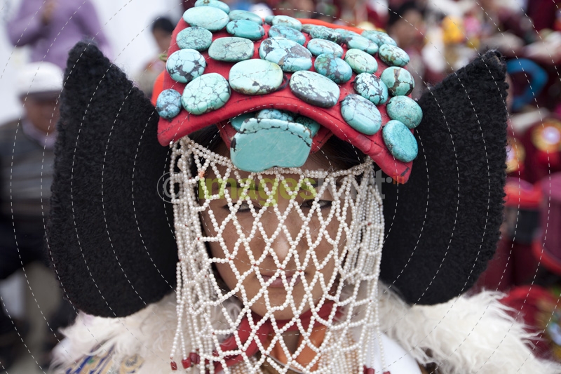 portrat of a tibetan woman in a traditional dress code